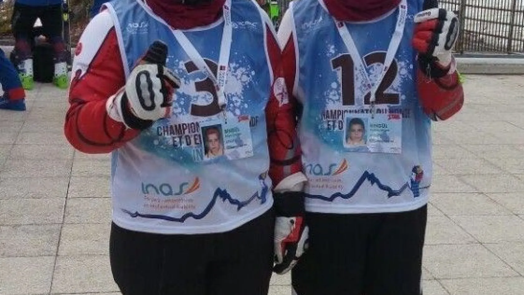 Otizmli ikiz kayakçılar büyük başarı elde etti
