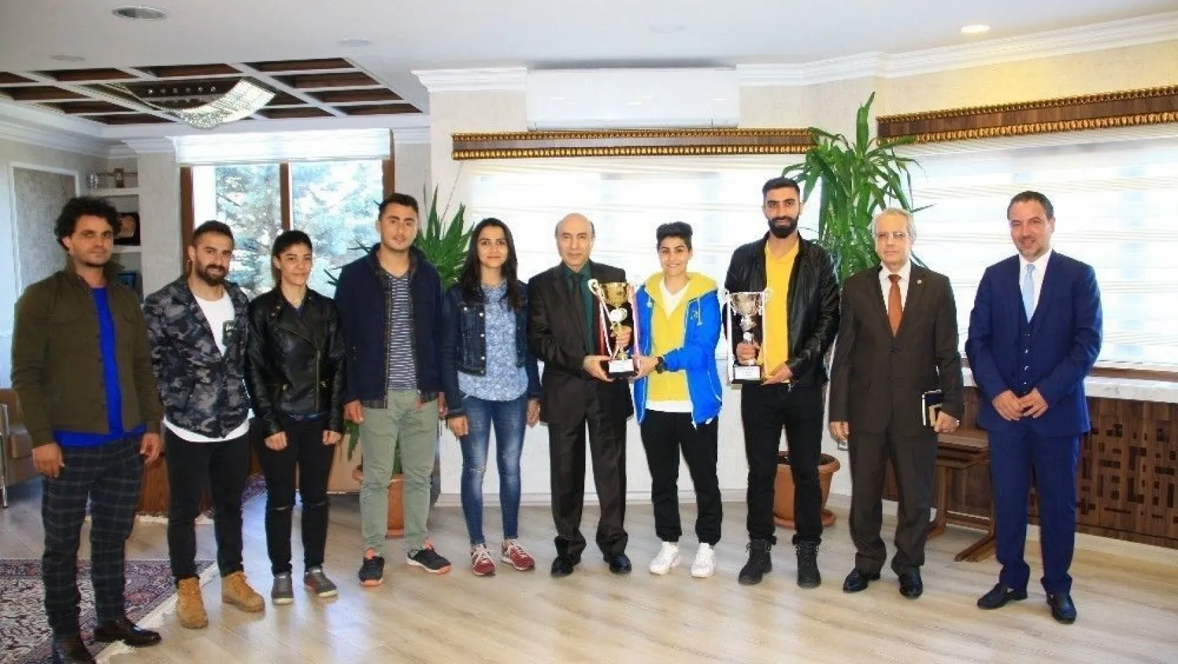 DÜ Futsal Erkek Takımı 'ÜNİLİG' grup şampiyonu oldu
