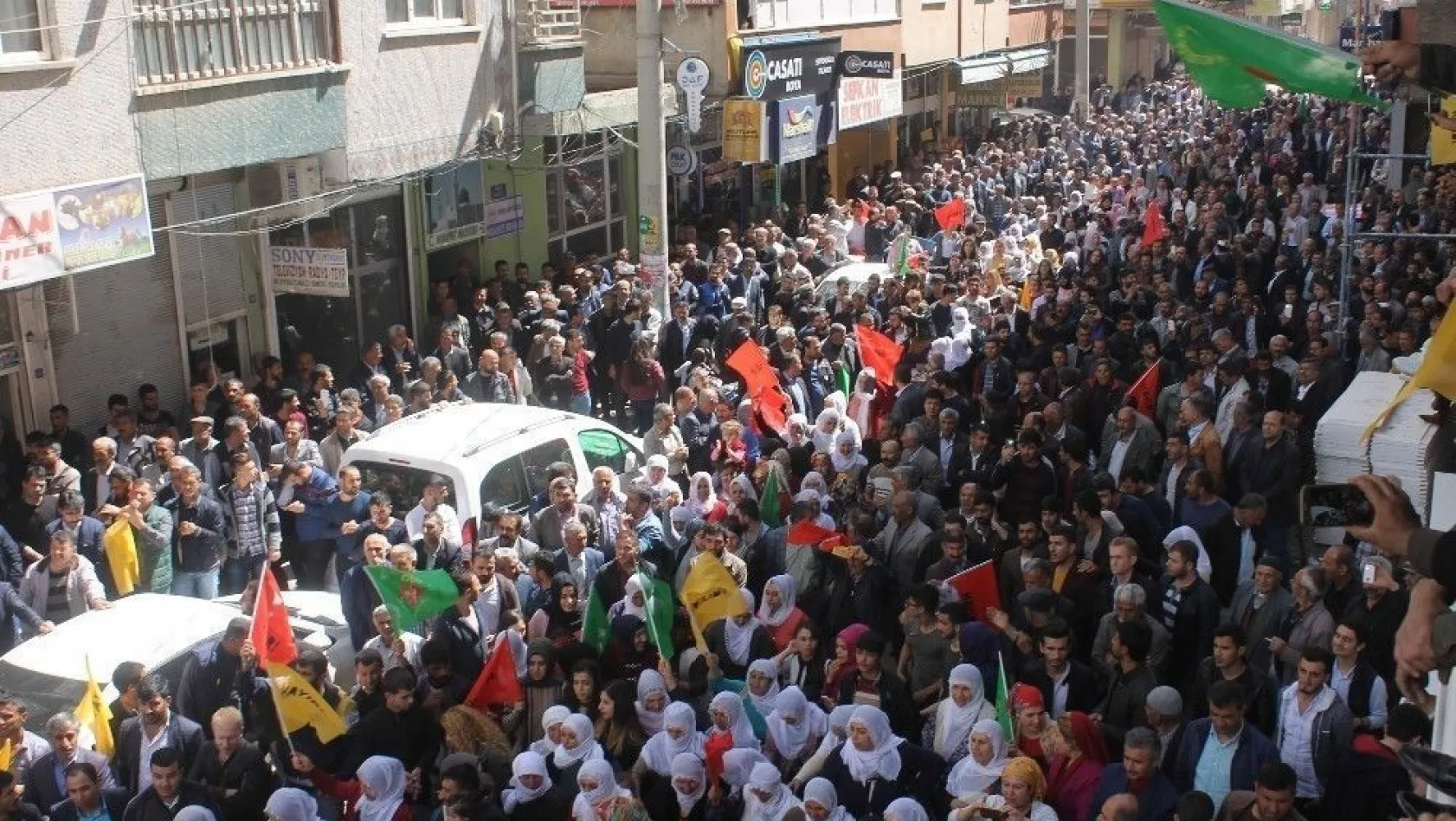 HDP binasının açılışında yasa dışı slogana polis engeli
