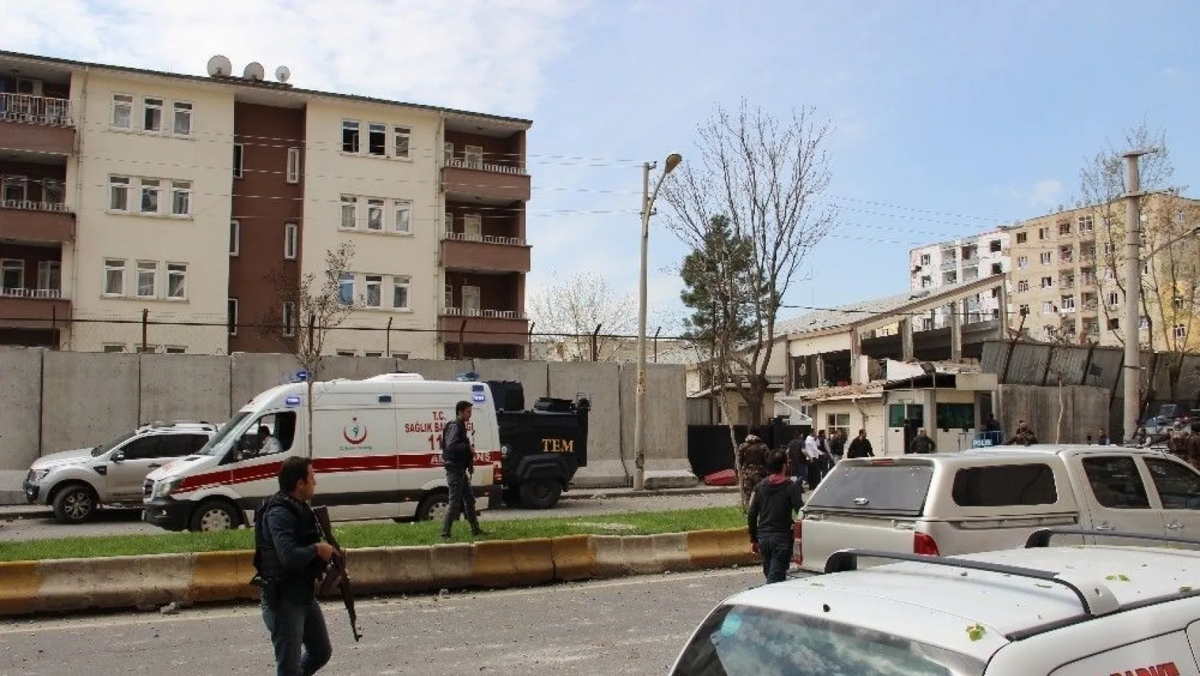 Diyarbakır Emniyet Müdürlüğü ek binasında patlama
