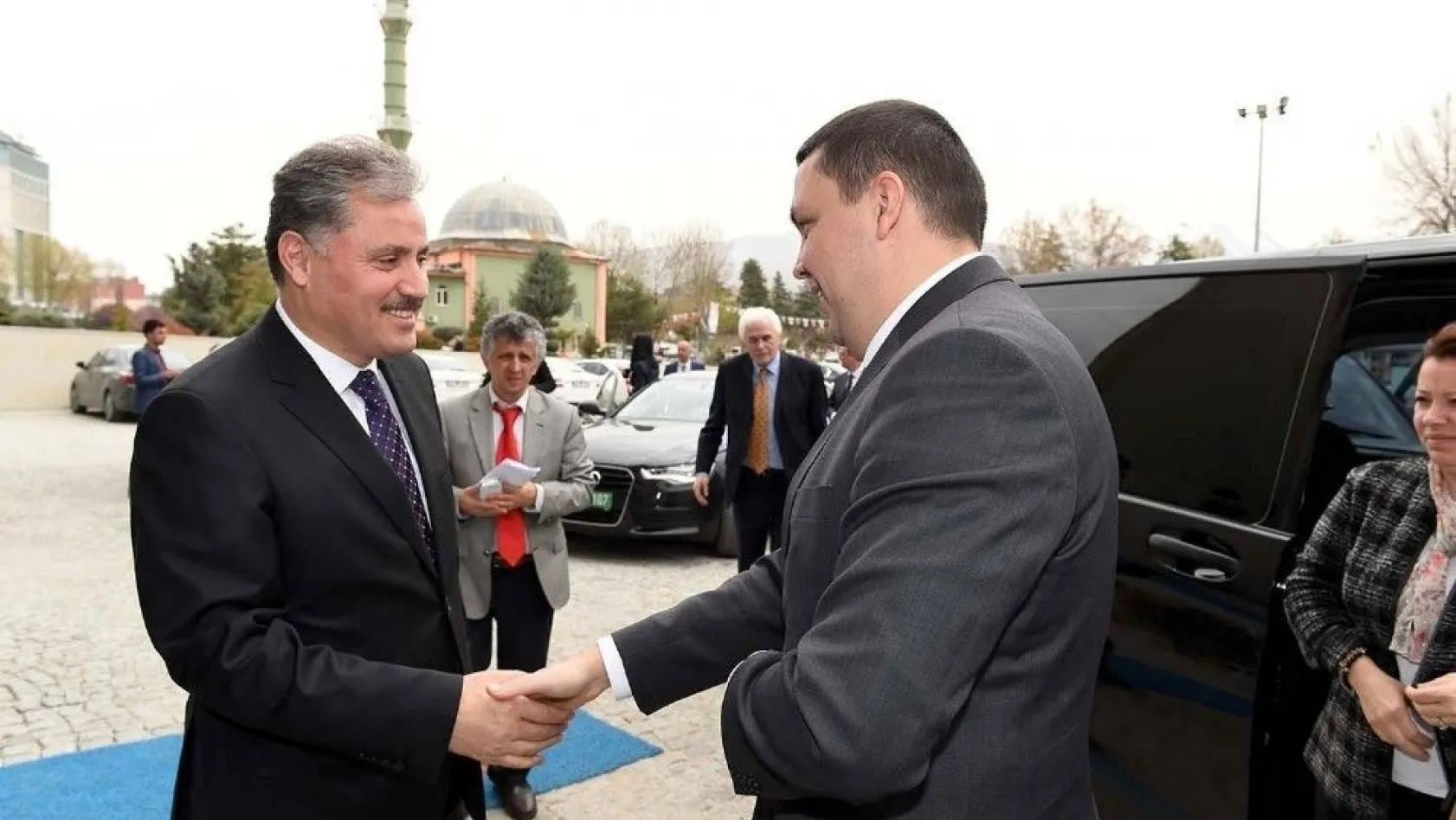 12 ülkenin temsilcisi Başkan Çakır'ı ziyaret etti
