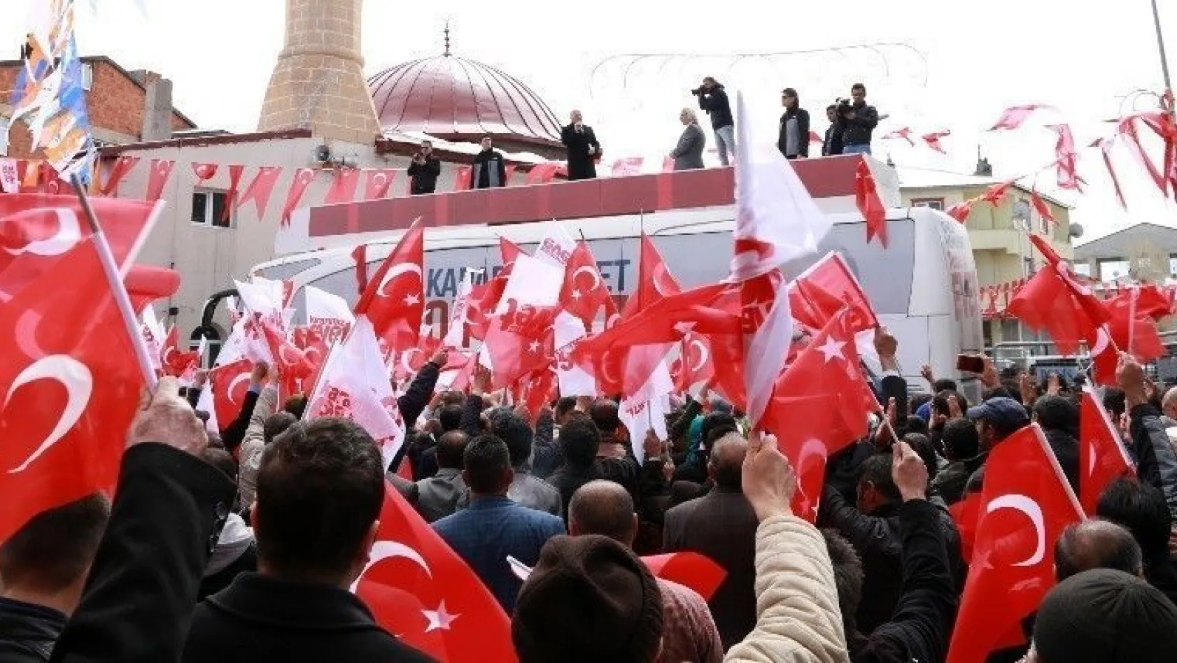 Sekmen: 'İstikametimiz, tercihimiz güçlü bir Türkiye içindir'

