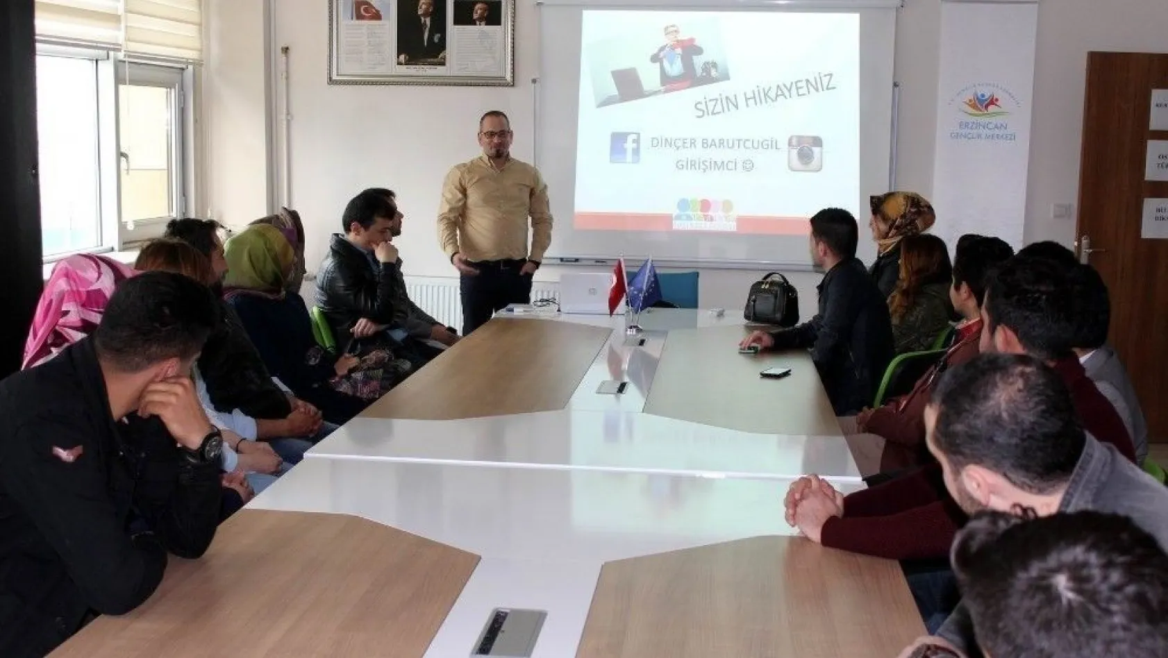 Erzincan Gençlik Merkezi'nde Uygulamalı Girişimcilik Eğitimi Başladı

