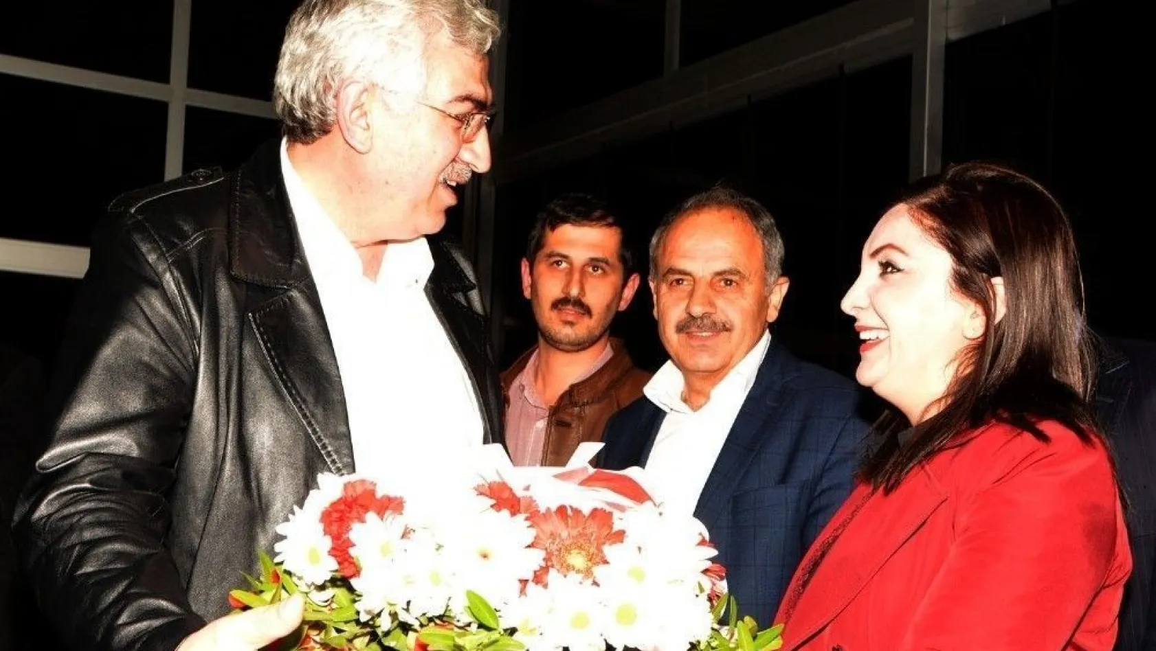 AK Parti Erzurum İl Başkanı Mehmet Emin Öz: 'Erzurumlu hemşehrilerimizle iftihar ediyoruz'
