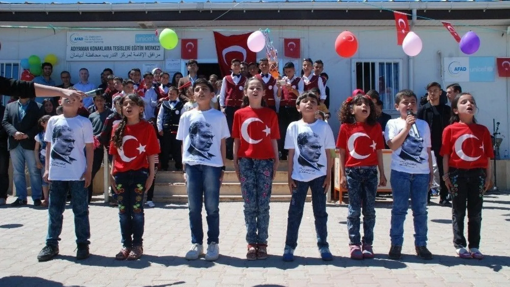 Çadır kentteki Suriyeli çocuklar 23 Nisan'ı kutladı

