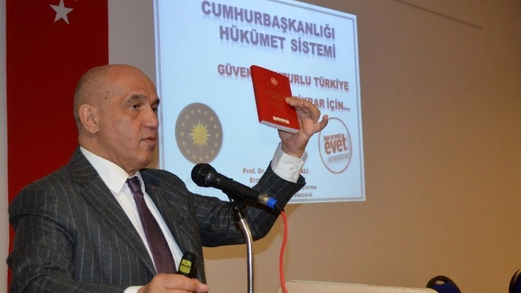 Ilıcalı referandum sürecinde Erzurum'u adım adım gezip yeni anayasayı anlattı
