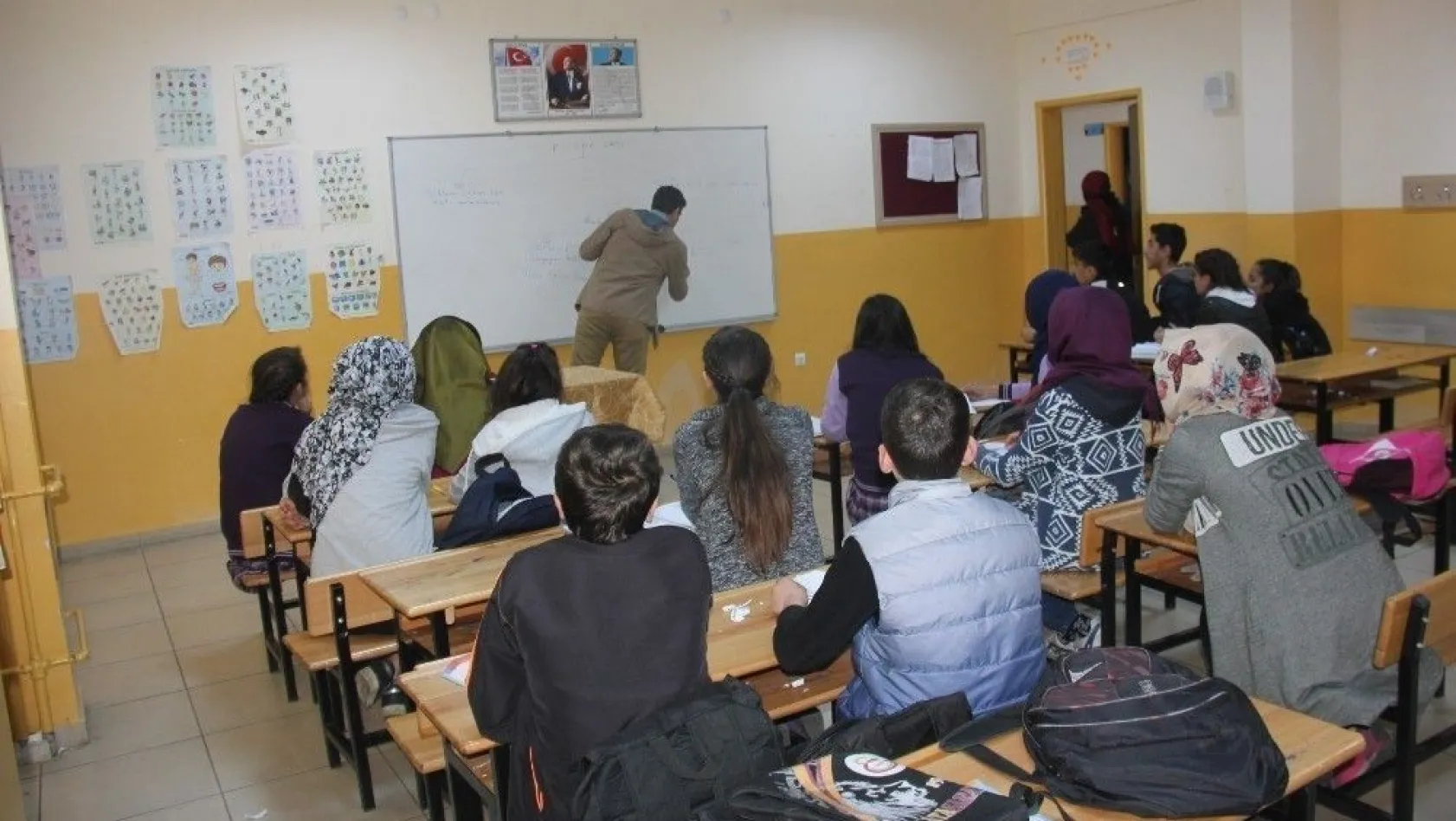 Bingöl'de fedakar öğretmenler öğrencileri TEOG'a hazırladı

