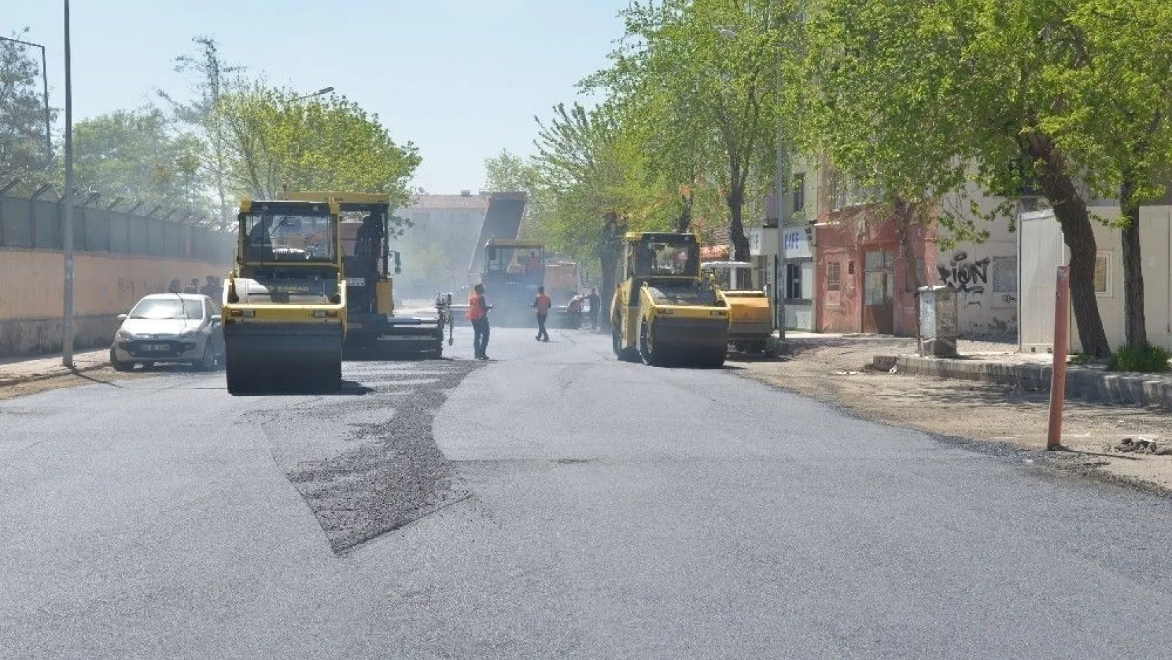Diyarbakır'da asfalt çalışmaları sürüyor
