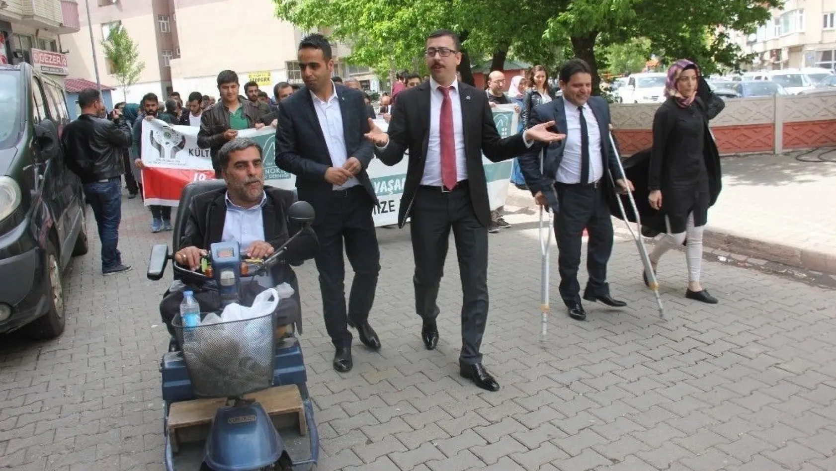Bingöl'de engelliler için farkındalık yürüyüşü
