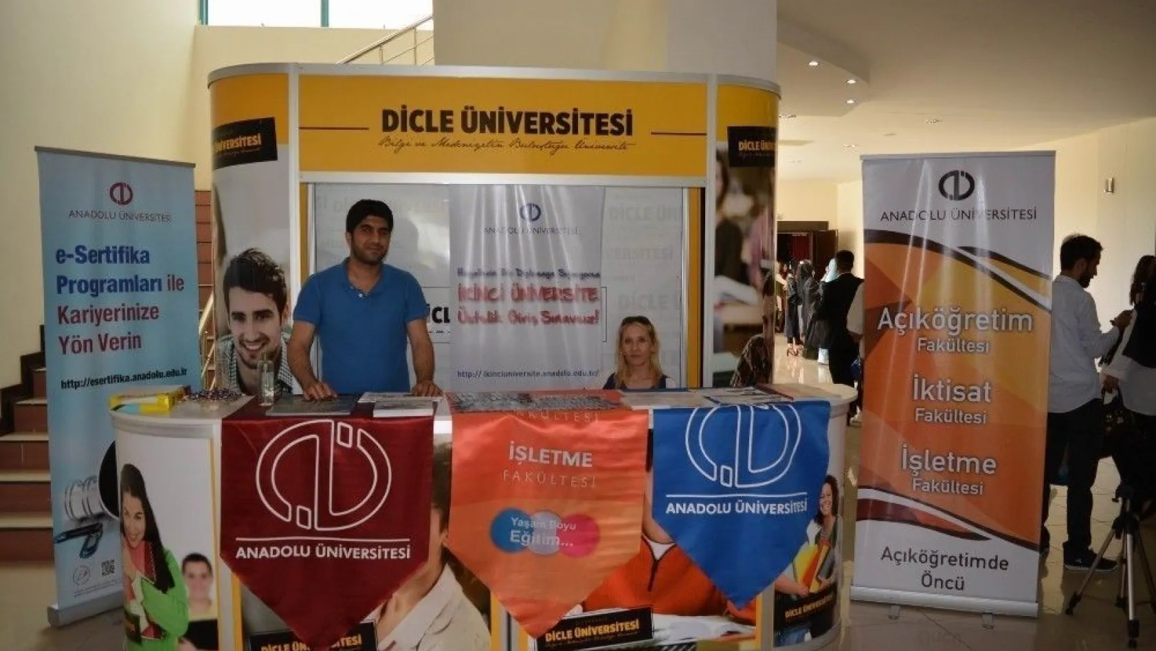 Anadolu Üniversitesi, DÜ'de stant açtı
