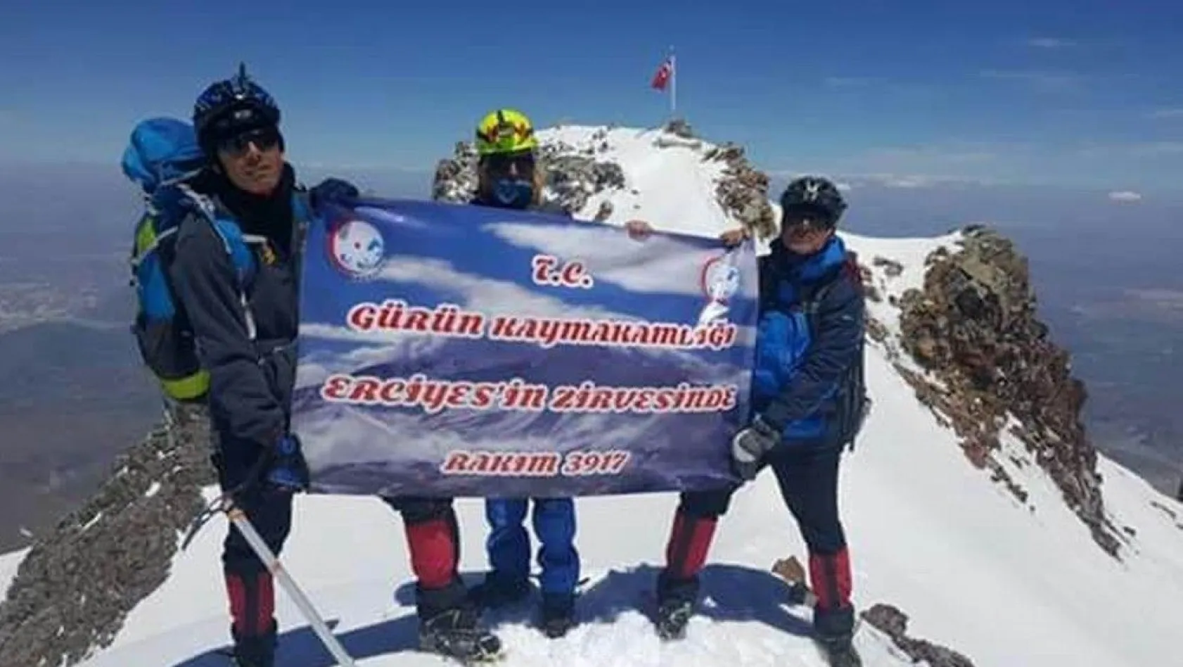 Gürünlü dağcılar Erciyes Dağı'na tırmandı
