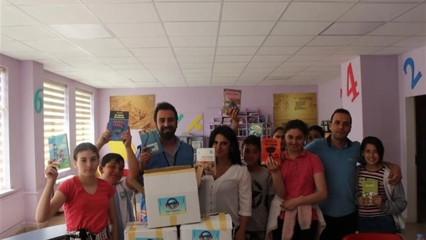 Tunceli'de okul kütüphanelerine kitap desteği
