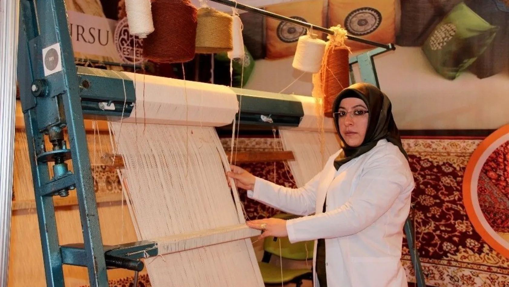 Erzurumlu kadınların ellerinde nakış nakış işlenen Hereke halıları Türkiye'ye pazarlanıyor
