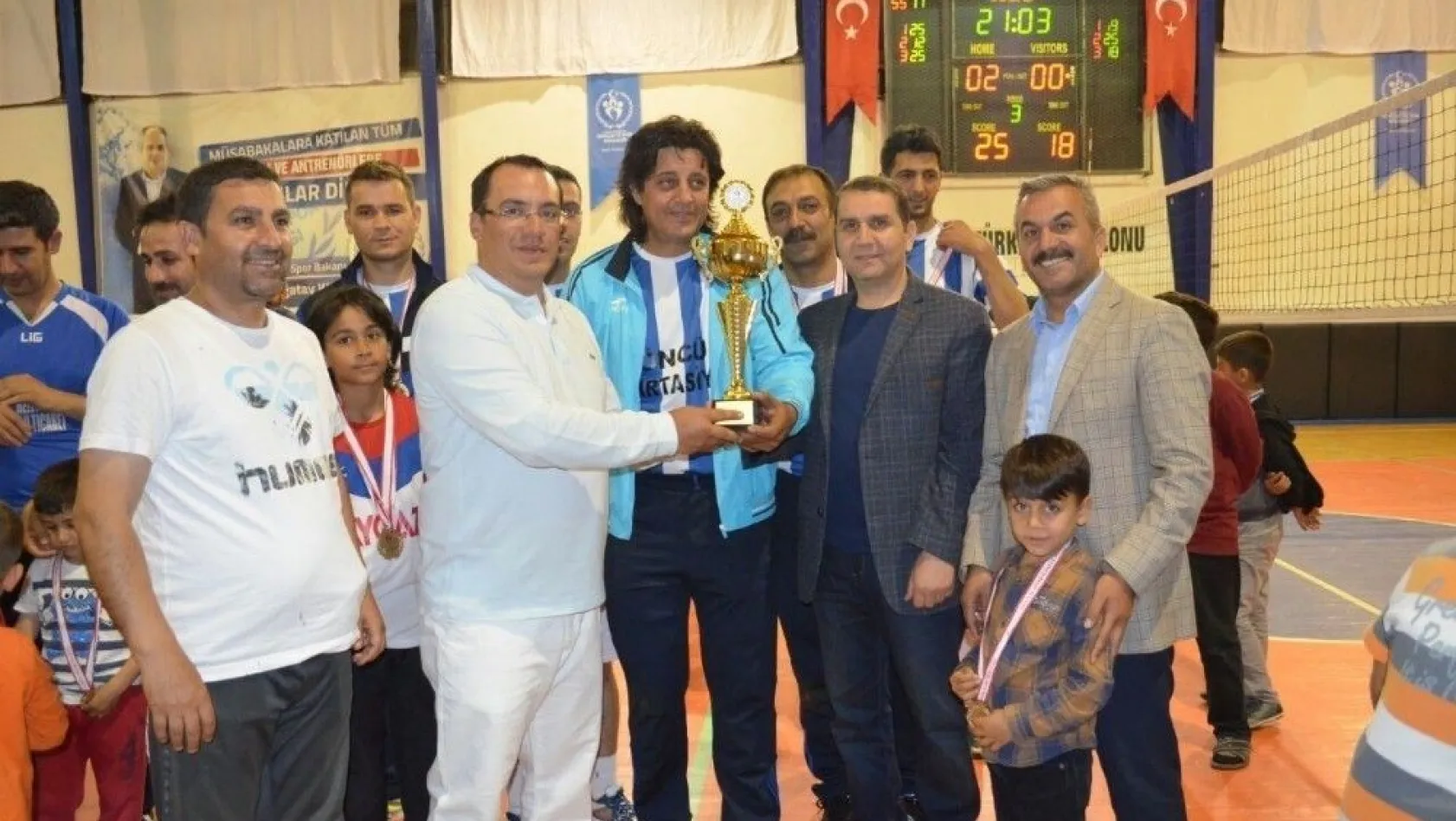 Kahta Belediyesi Voleybol Takımı şampiyon oldu

