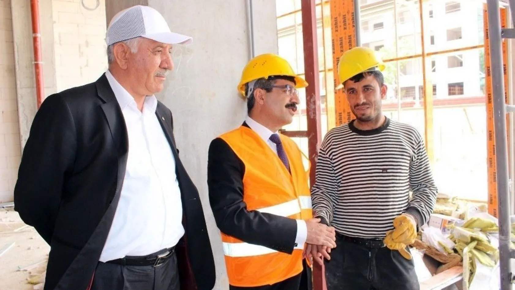SGK Başkanı Bağlı inşaat işçileriyle bir araya geldi

