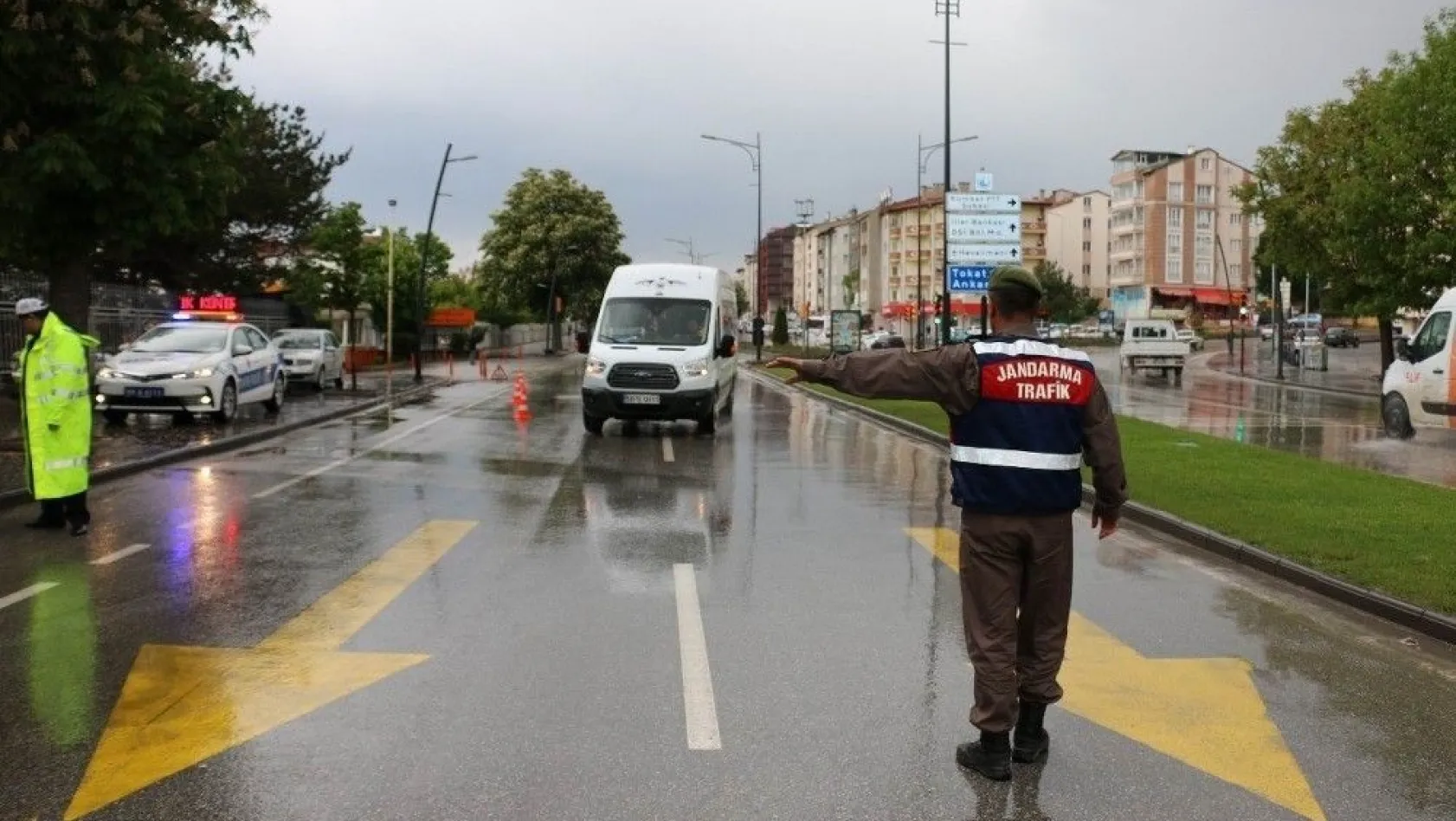 Sivas'ta polis ve jandarmadan ortak trafik uygulaması
