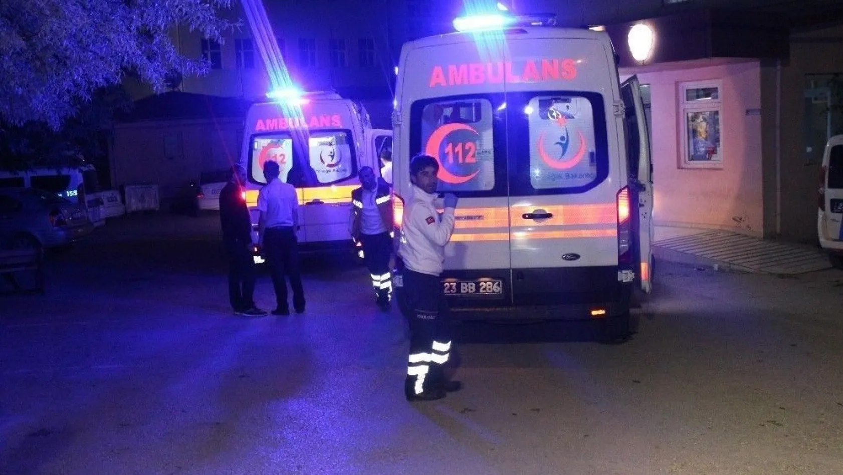 Polis merkezi önünde zabıtalara saldırı: 5 yaralı