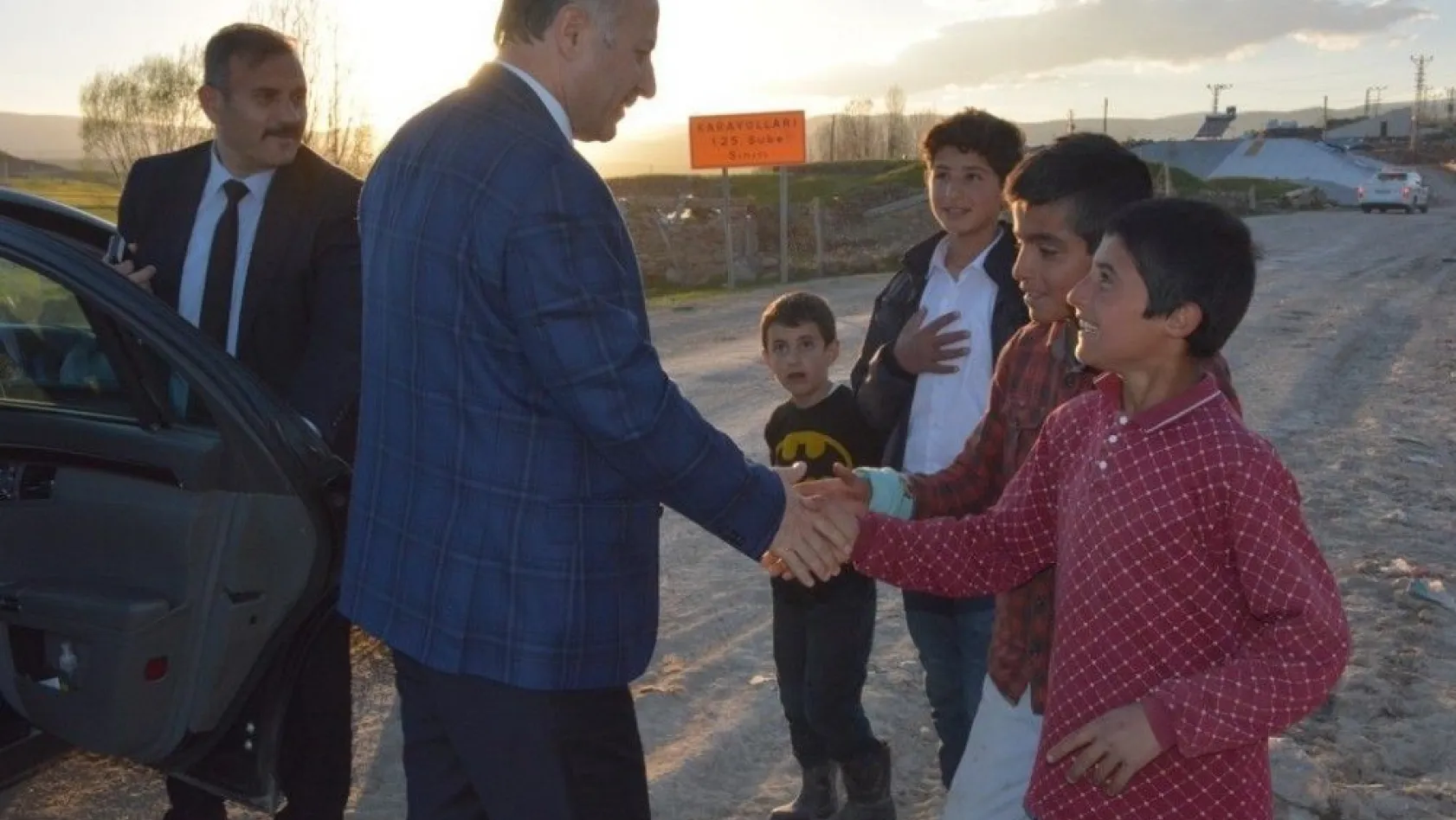 Vali Azizoğlu, Tekman ilçesini ziyaret etti
