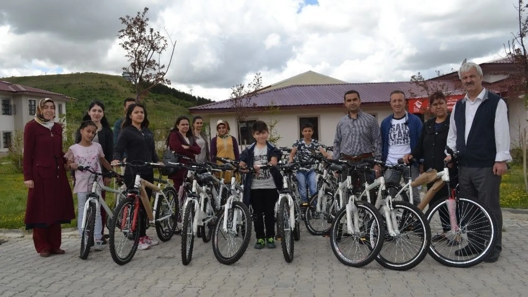 ASP İl Müdürlüğü'nden çocuklara bisiklet
