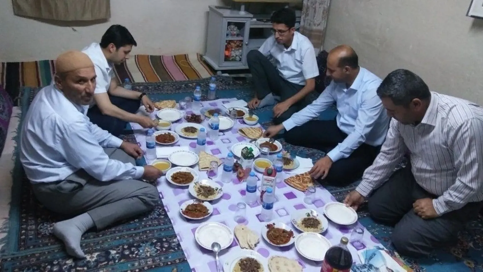 Samsat Kaymakamı Yıldırım şehit ailesi ile iftar açtı

