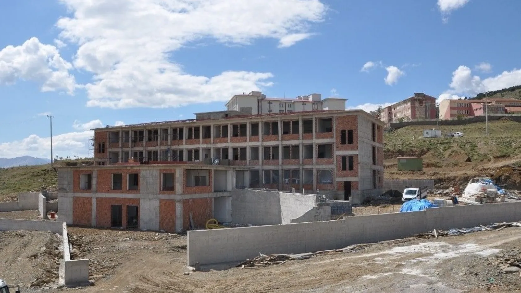 Sincik İmam Hatip Lisesi inşaatı devam ediyor
