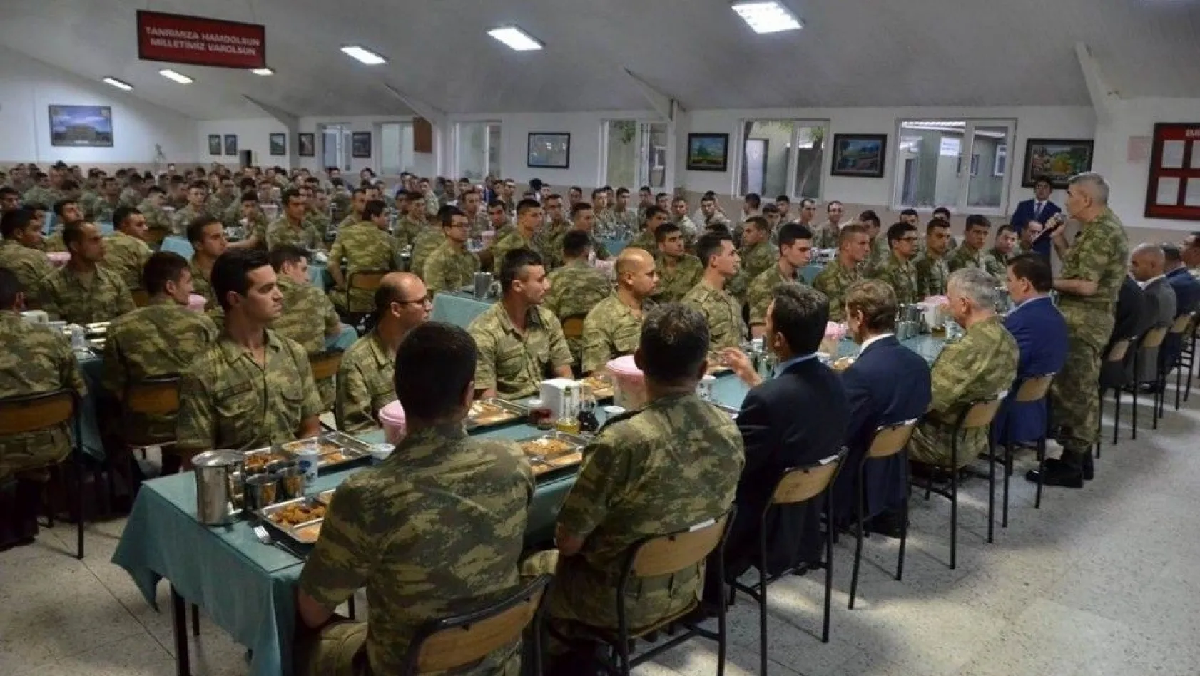 3. Ordu Komutanlığından askerlere iftar
