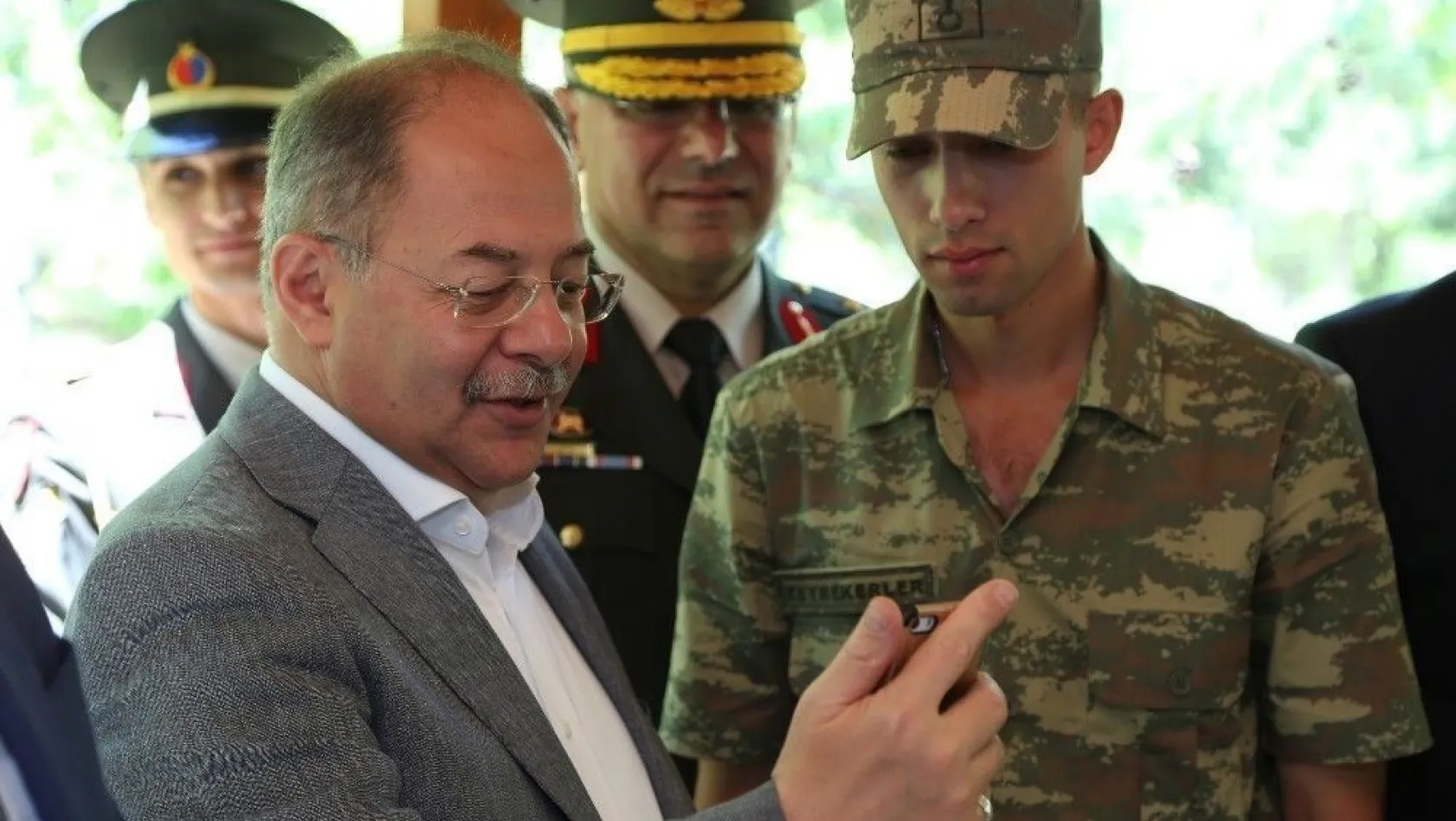 Sağlık Bakanı Recep Akdağ'dan asker ailelerine sürpriz

