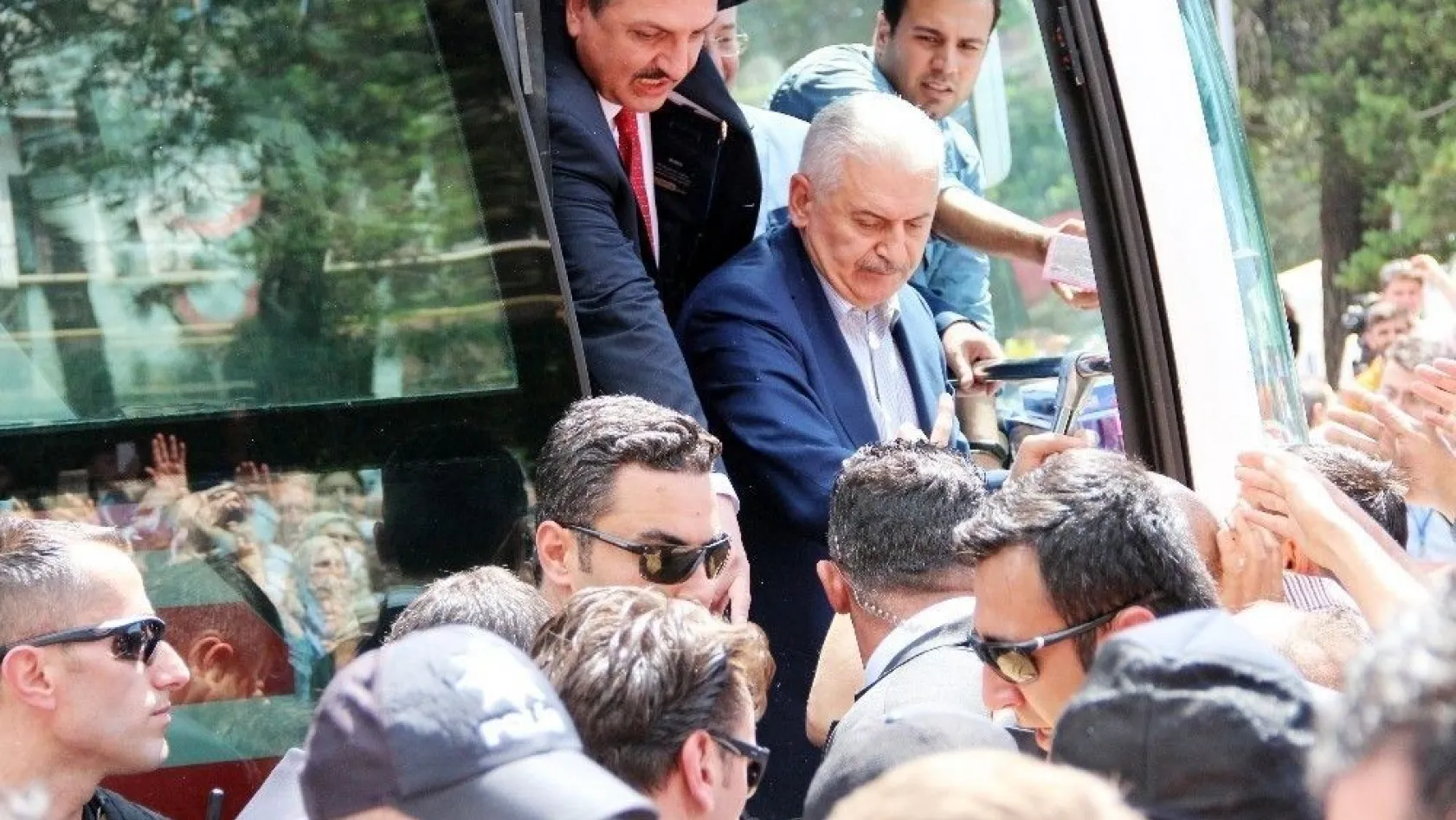 Başbakan'a Erzurum'da sevgi seli
