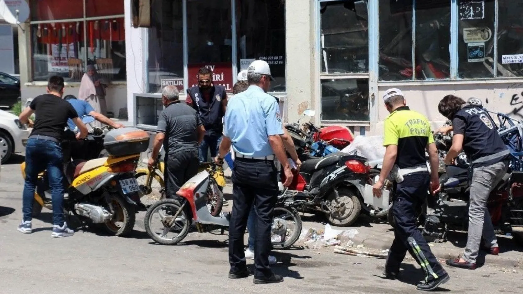 Motosiklet sürücülerine 123 bin lira para cezası

