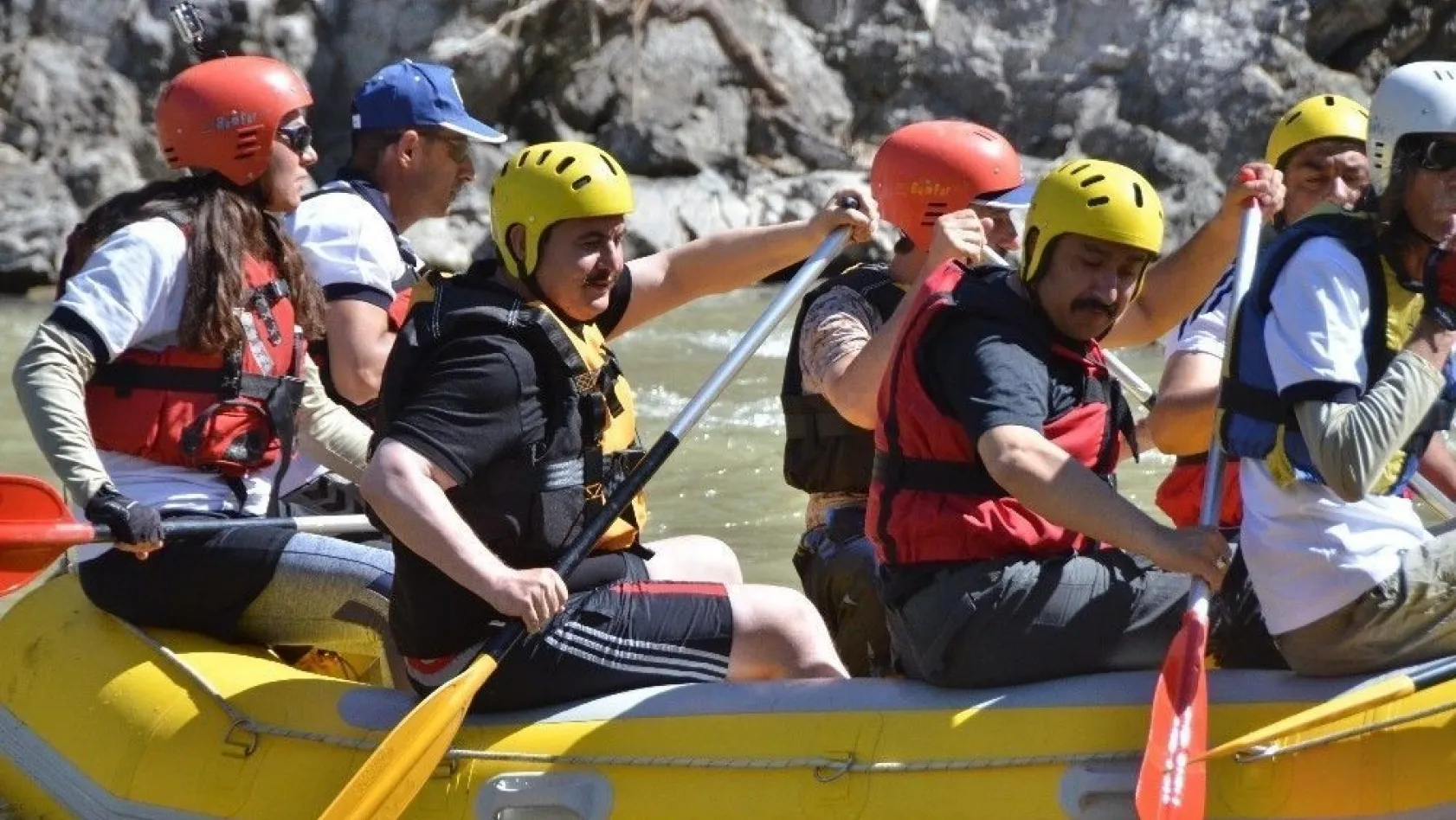 Erzincan Valisi Ali Arslantaş rafting yaptı

