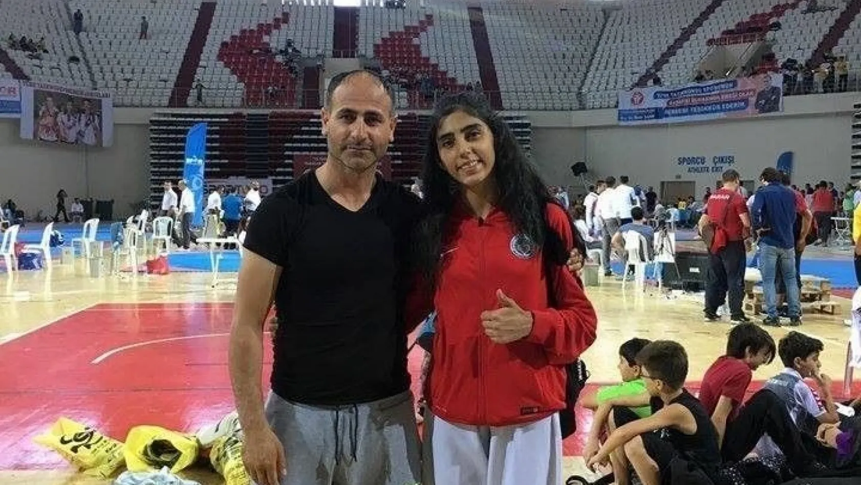 Ayşe Nur Çelik, Antalya'daki tekvando şampiyonasında 3. Oldu
