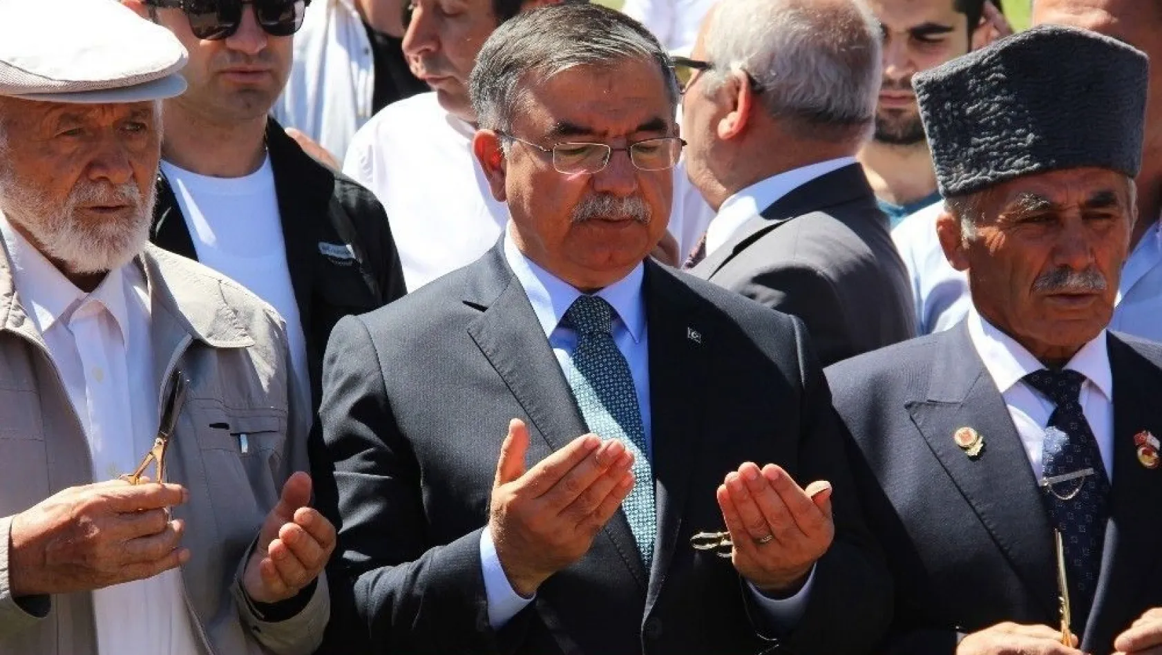 Milli Eğitim Bakanı Yılmaz, Sivas'ta şehit ailelerini ziyaret etti
