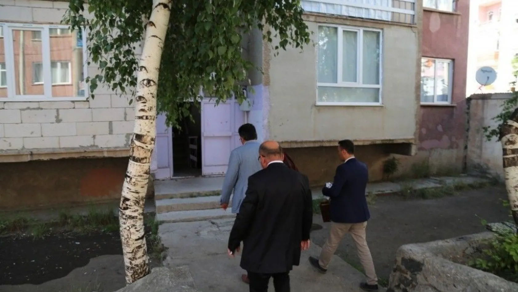 Erzurum KHB Genel Sekreteri Güler, şehit ailesini ziyaret etti
