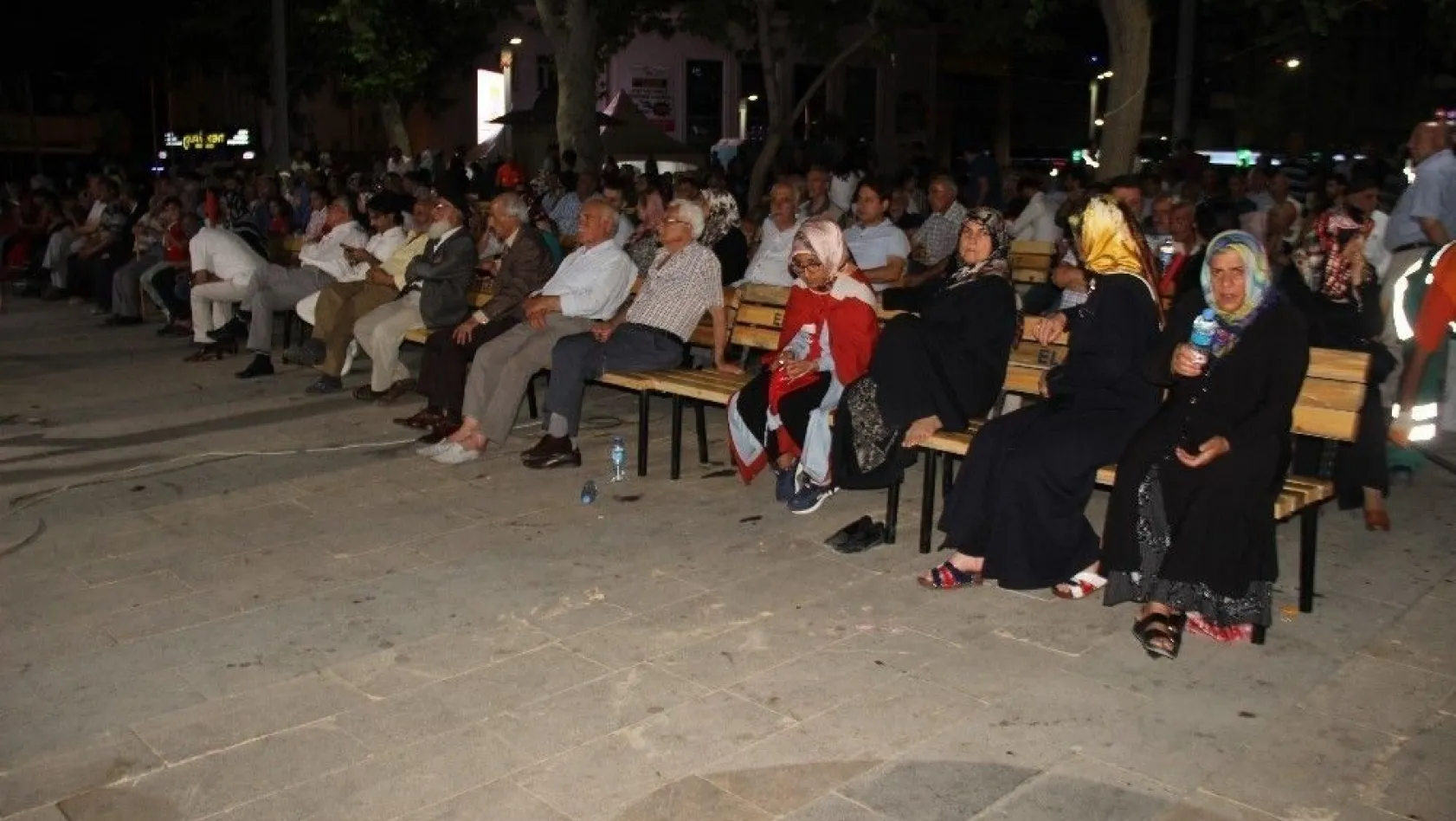 Elazığ'da demokrasi nöbeti