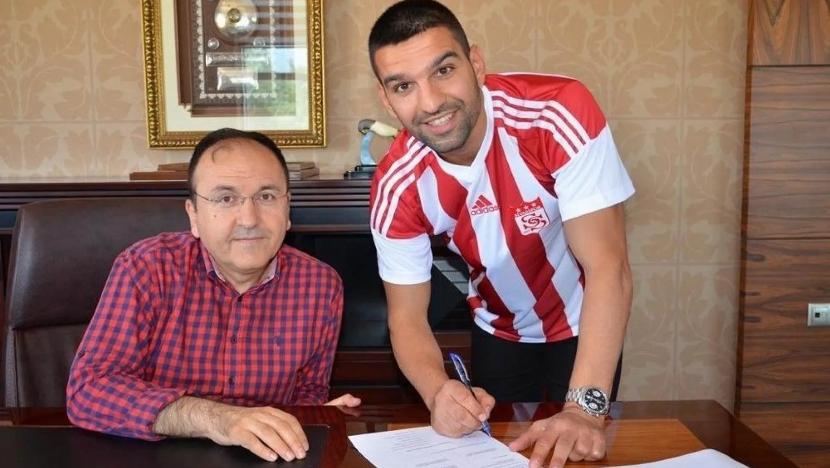 Sivasspor, Muhammet Demir ile 2 yıllık sözleşme imzaladı
