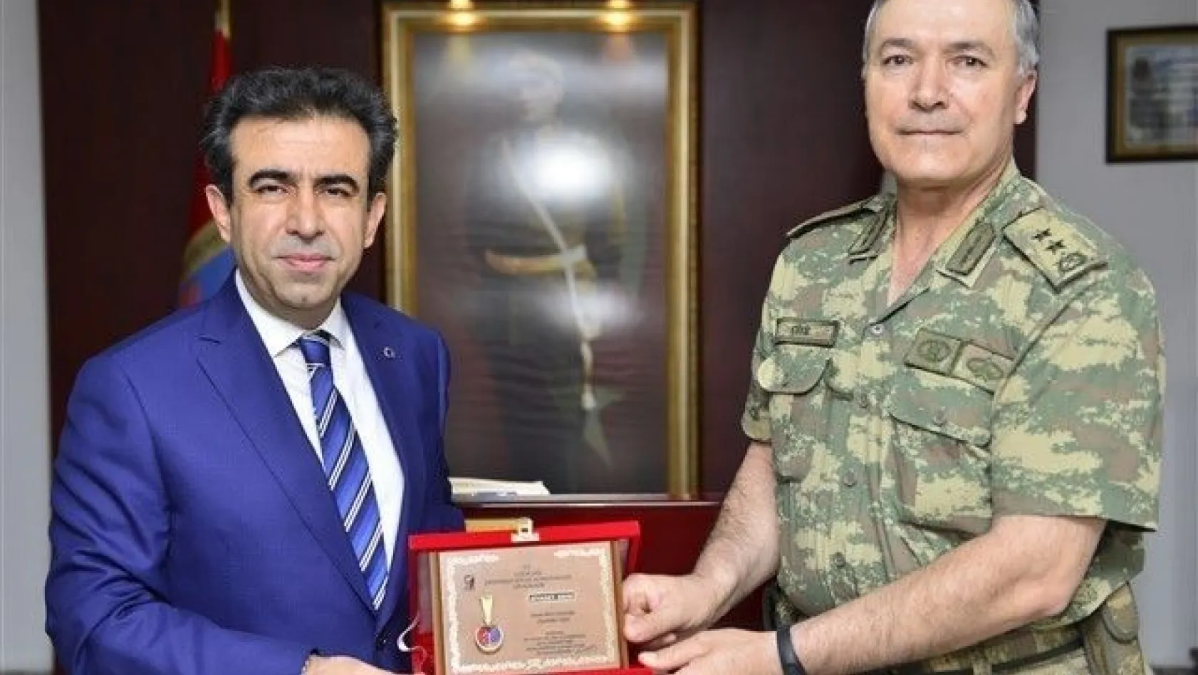Vali Güzeloğlu, Tümgeneral Çitil'den brifing aldı
