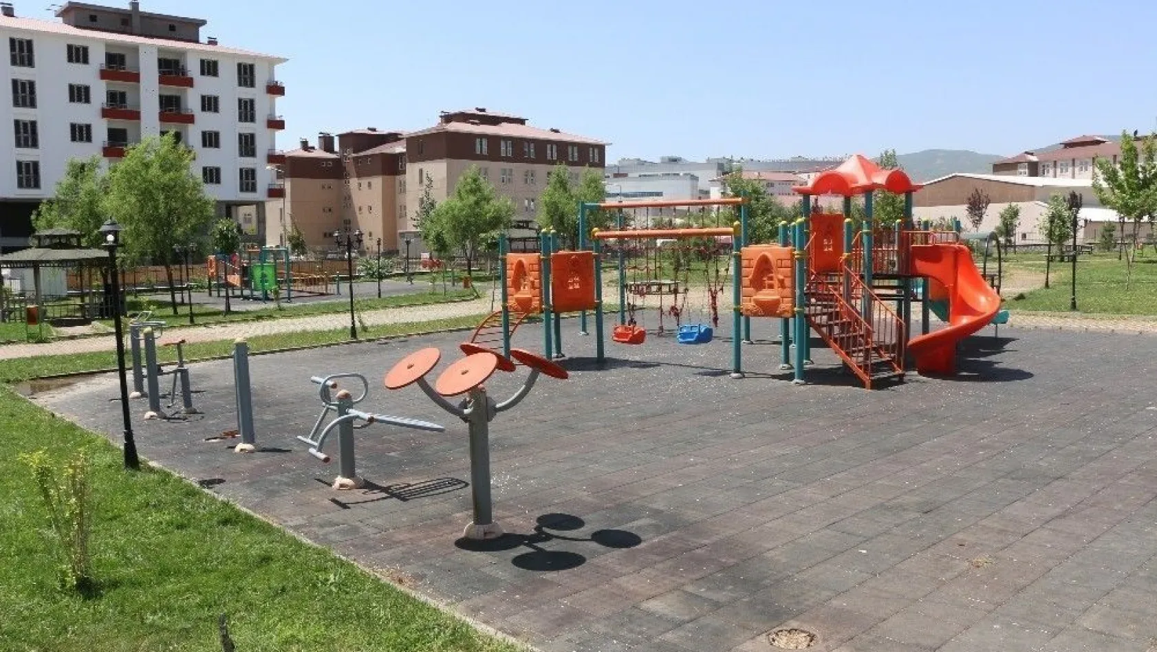 Bingöl Belediyesi, parkları onarıyor
