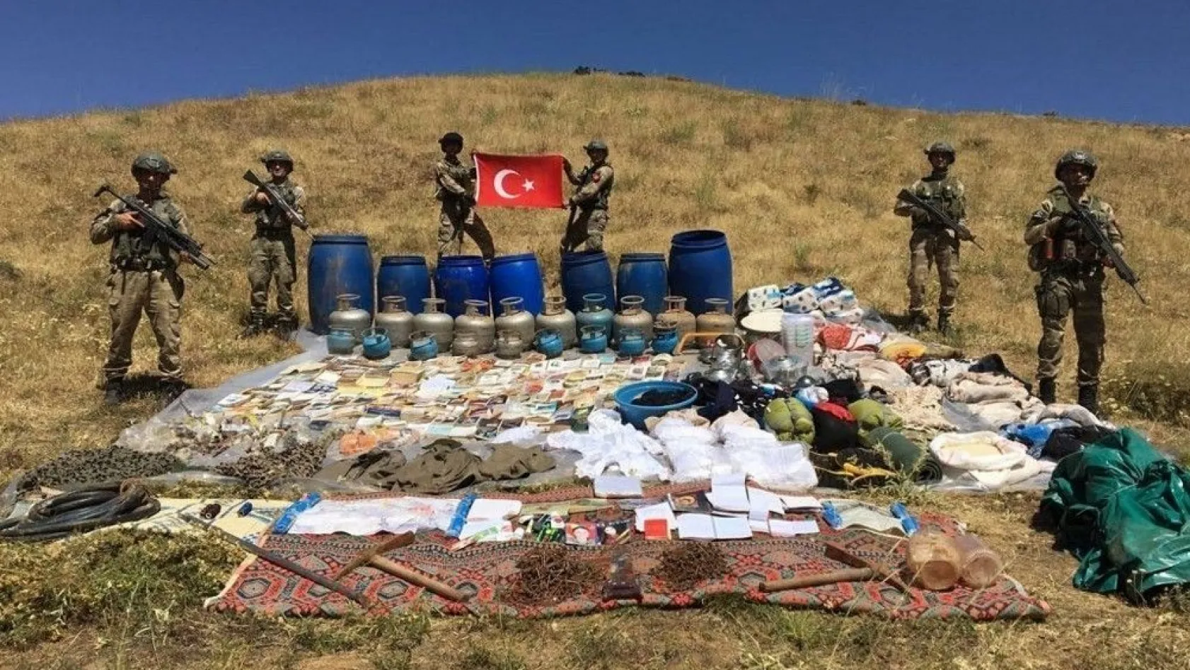 Diyarbakır'da terör örgütü PKK'ya ait sığınak imha edildi