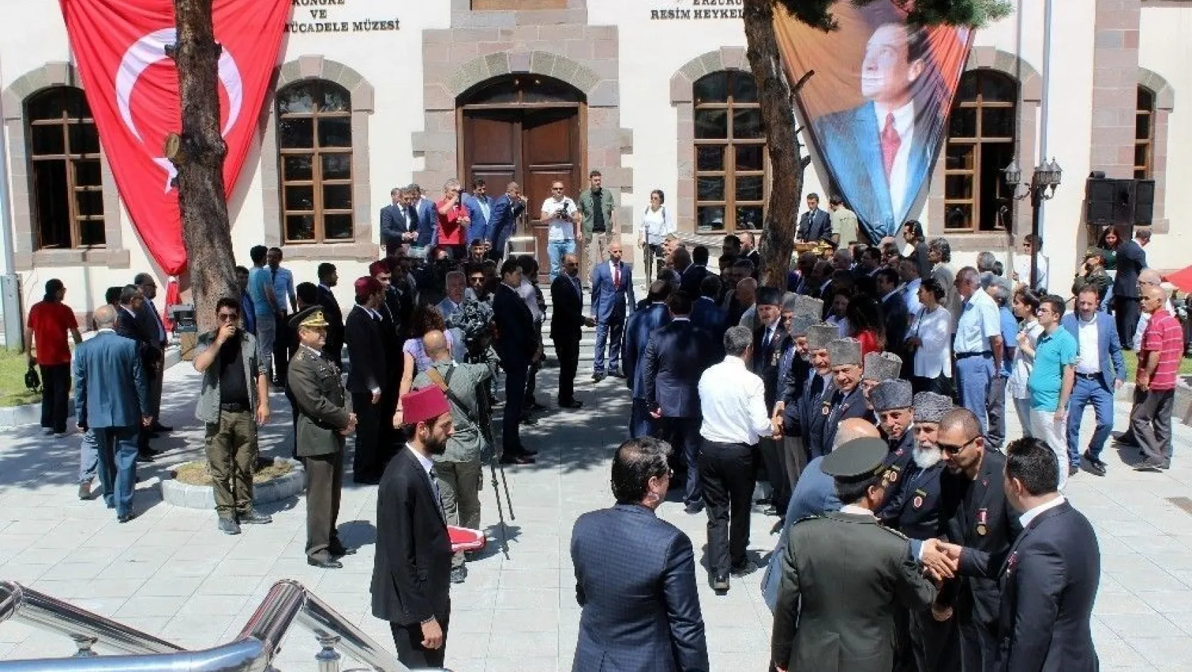 Tarihi Erzurum Kongresi 98 yıl sonra yeniden canlandırıldı
