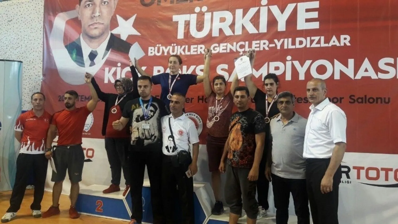 Adıyamanlı kick boks sporcuları Türkiye üçüncüsü oldu
