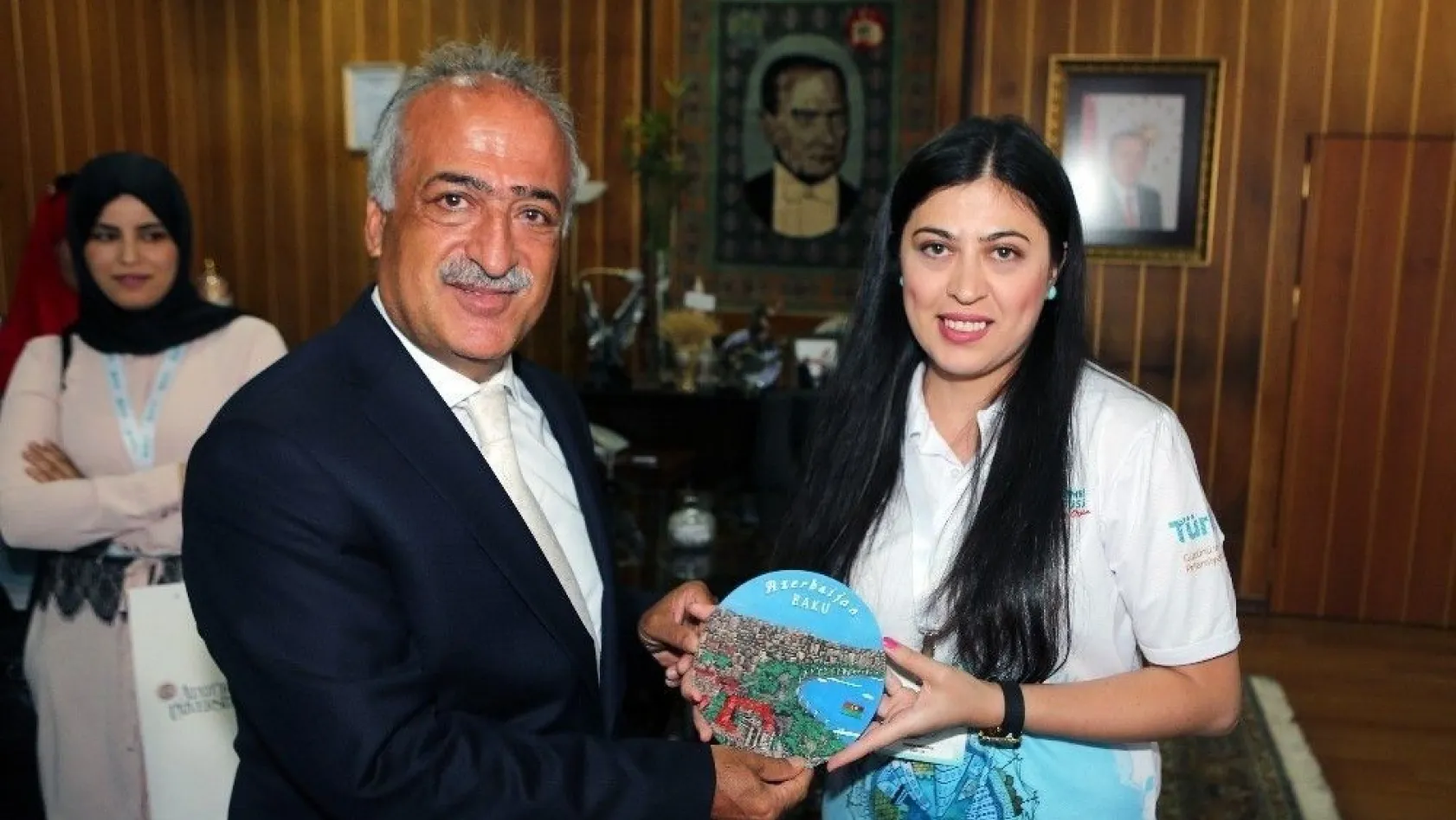 Rektör Çomaklı, Türkçe Yaz Okulu İçin Erzurum'a gelen öğrencileri kabul etti
