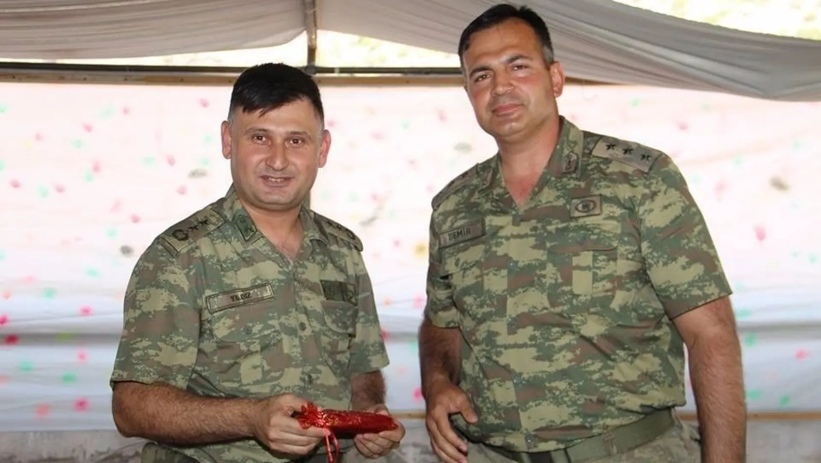 Kaymakam Turan'dan Oltu Garnizon Komutanı Yarbay Yıldız'a veda yemeği
