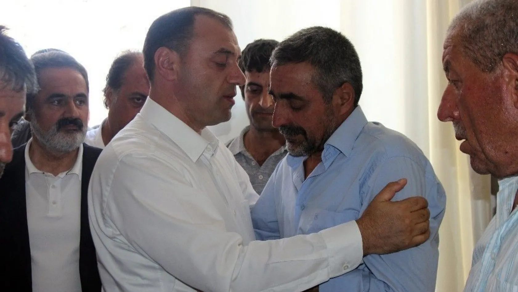 Vali Kaldırım'dan tren kazasında ölen makinistin ailesine taziye ziyareti
