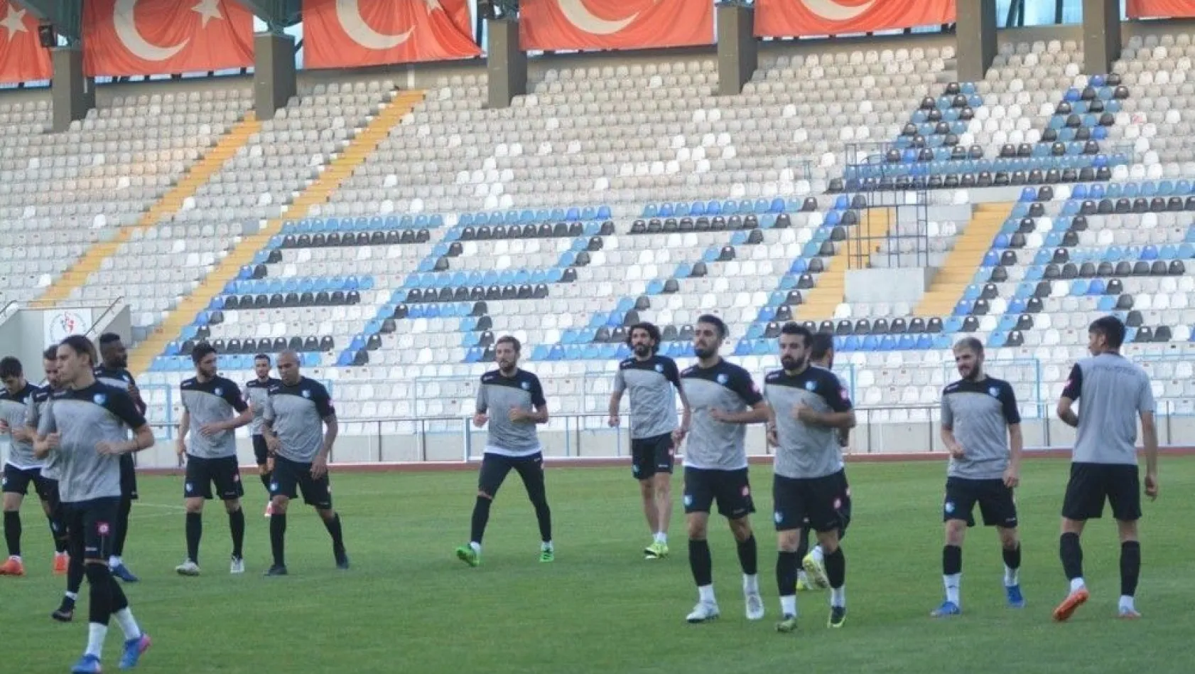 BB. Erzurumspor,  Kazım Karabekir Stadı'nda gece antrenmanı yaptı
