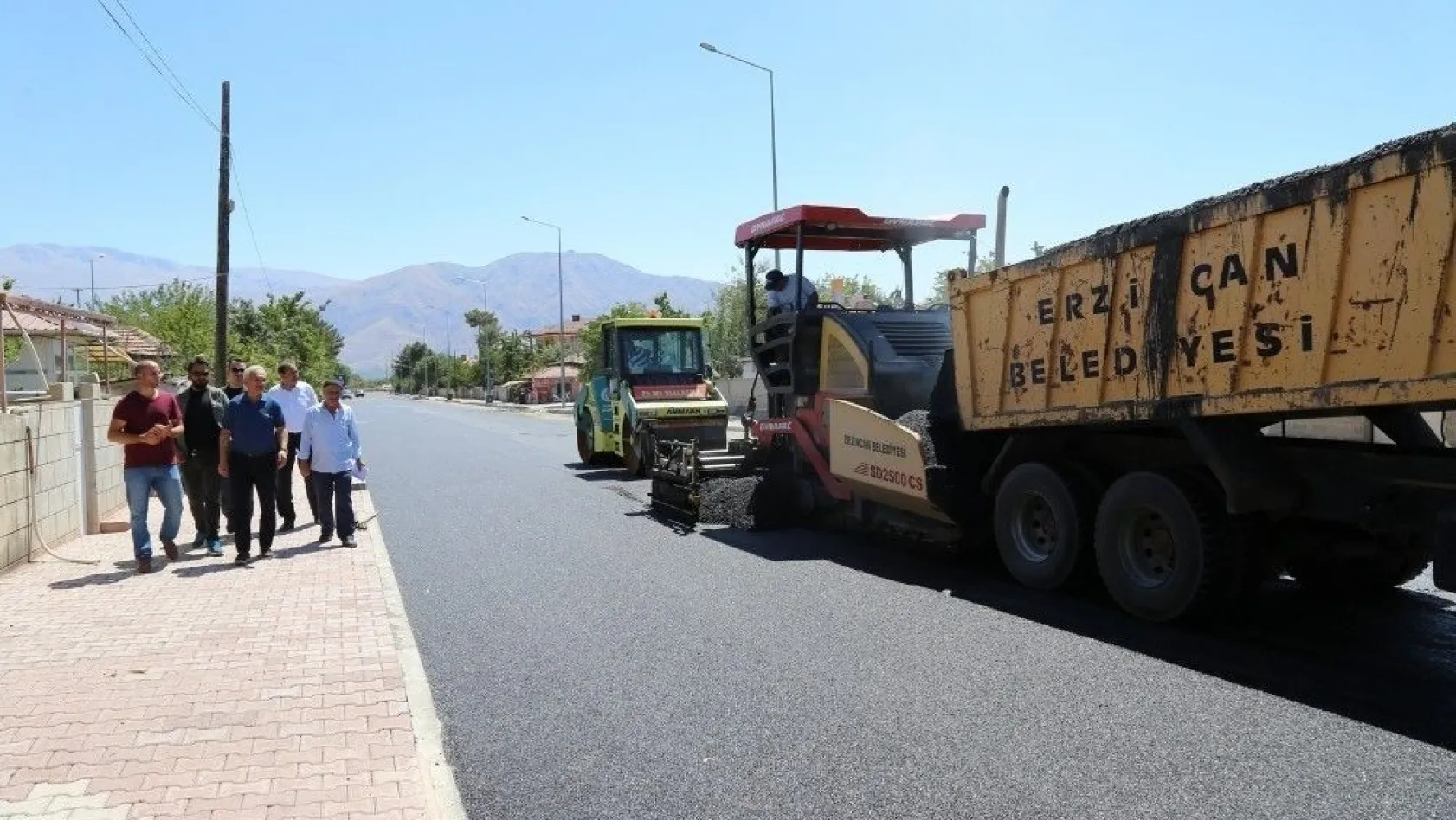 Şehit Albay Faruk Sungur Caddesinde asfalt çalışmaları
