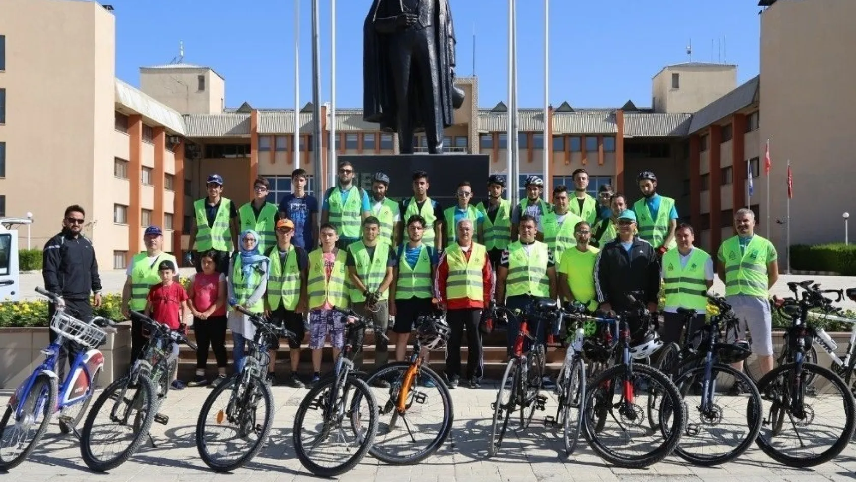 Erzincan Belediyesi ve Bisikletliler Derneğinden bisiklet turu
