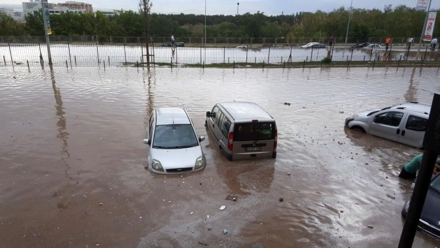 Erzurum'da kuvvetli yağış sele neden oldu
