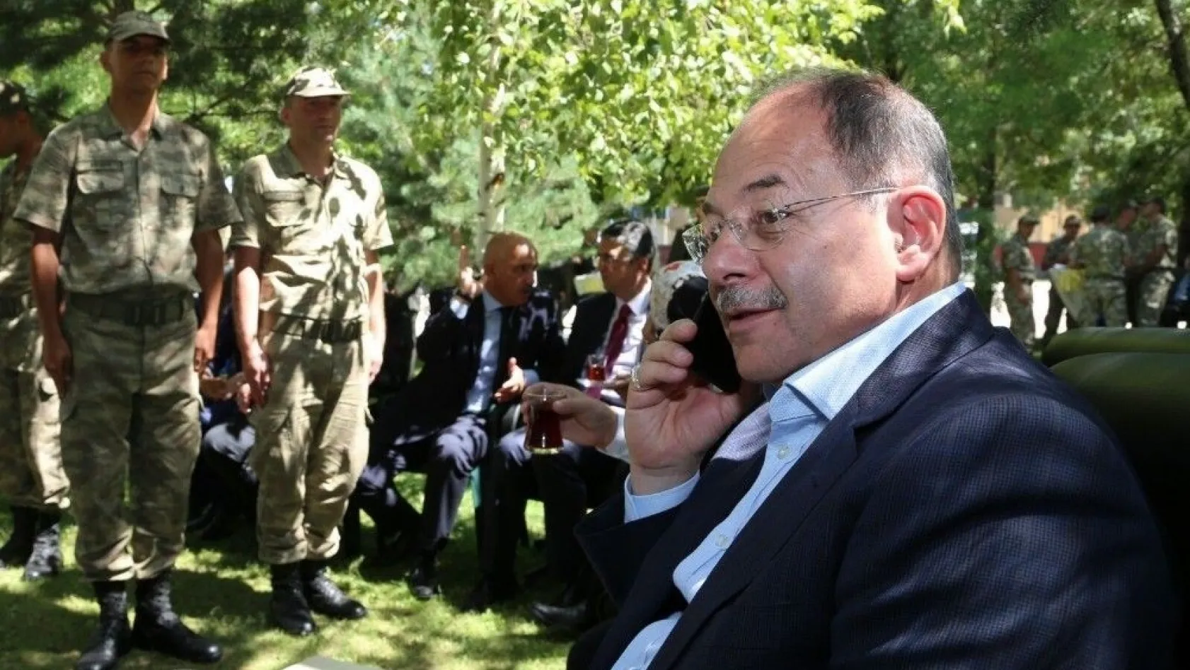 Başbakan Yardımcısı Akdağ, askerlerle bayramlaştı
