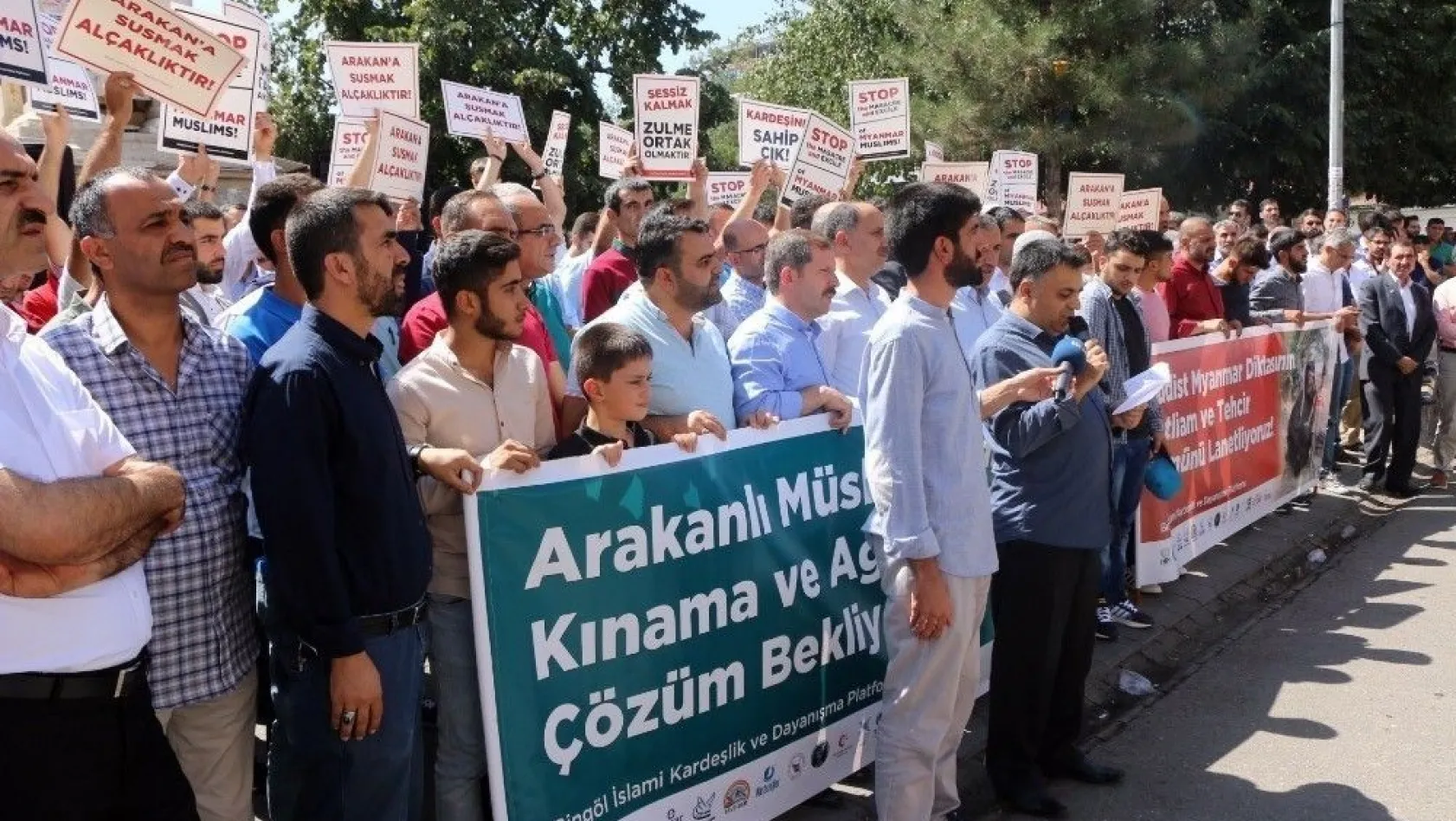 Arakan'daki katliam Bingöl'de protesto edildi
