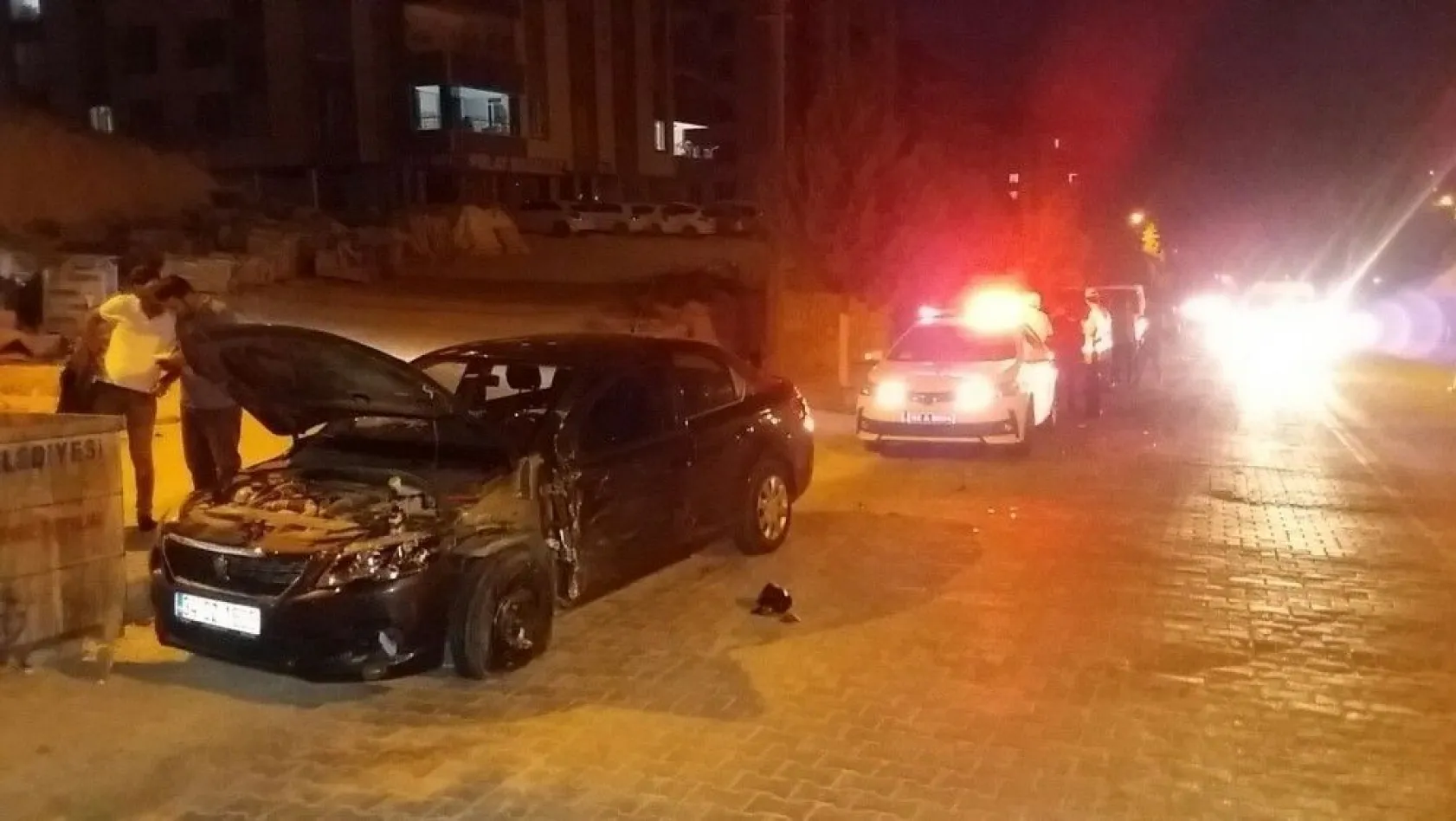 Besni'de 2 otomobil çarpıştı: 1 yaralı
